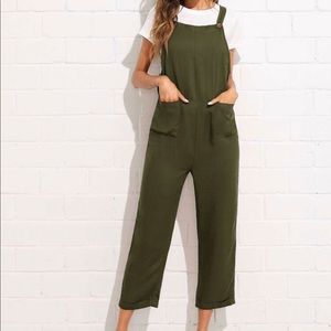 SheIn Army Green Jumper Size Large Front Pockets